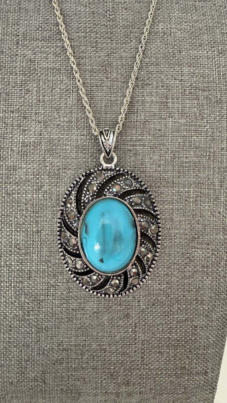 Vintage-Style Turquoise Cabochon Statement Pendant Necklace – Ornate